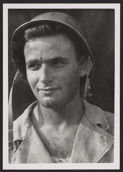 اسکیس هایی از دفترچه اسکیس یک سرباز جوان در جنگ جهانی دوم